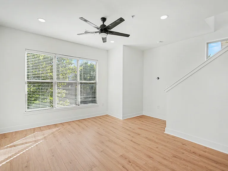 1032 Skyline View Way — Photo 3