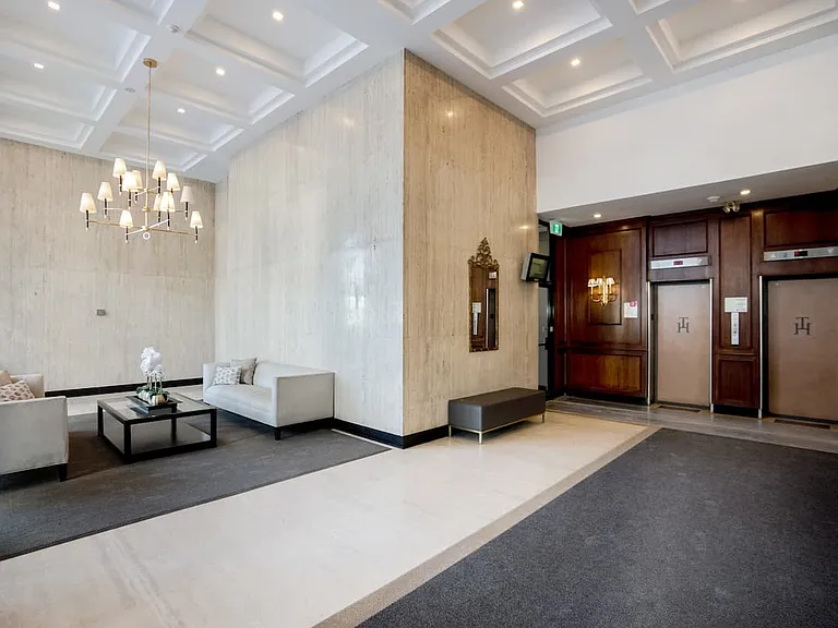 330 Spadina Rd — Photo 6