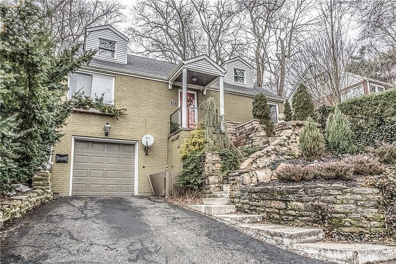 1st image of 403 Bella St