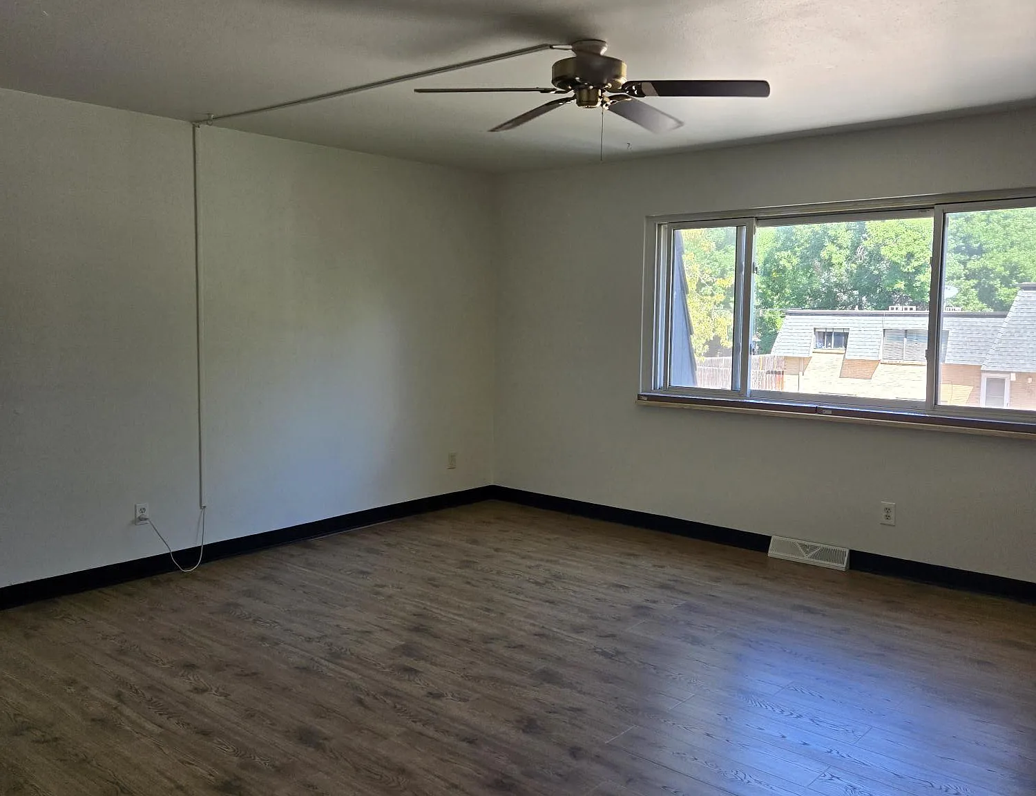 3 bed, 1100 sqft, $1,700 — Photo 3