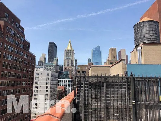 Rented by Mdrn Residential | media 18