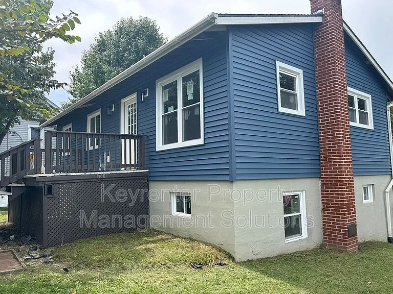 421 N Charlotte Ave — Photo 2