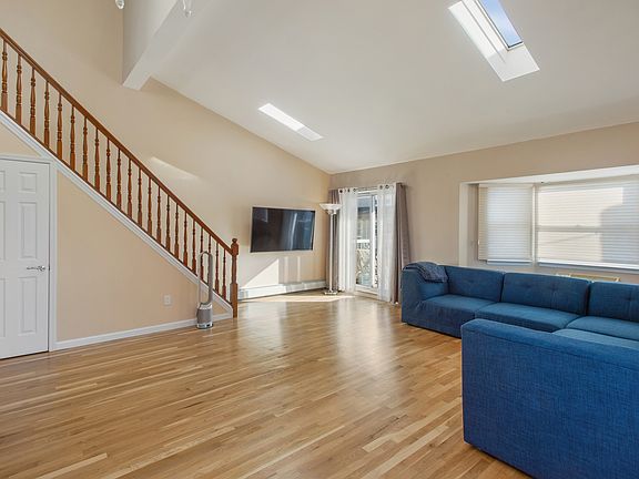 2nd image of 21 Cove Ln #1C