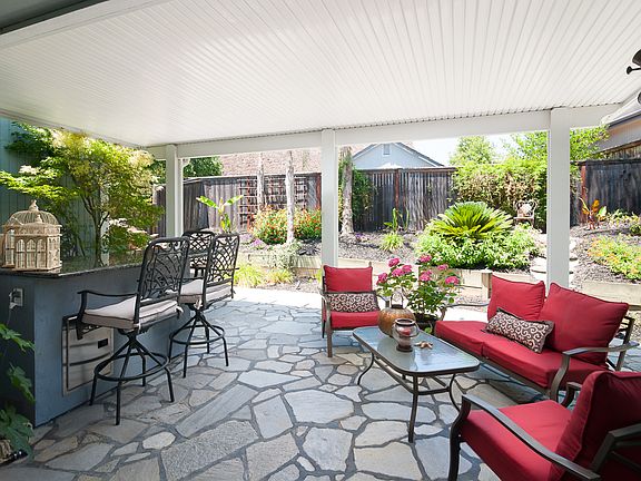 3rd image of 2851 Courtside Dr