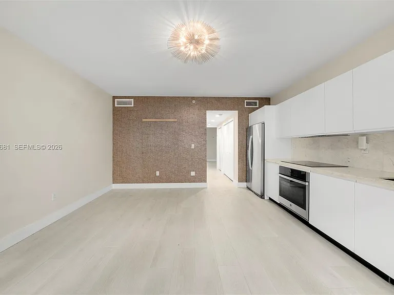 435 21st St #103 — Photo 7