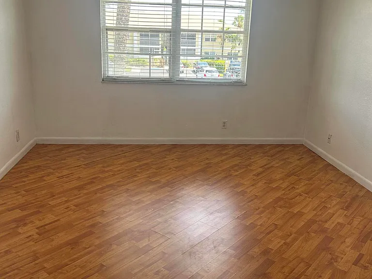 1537 SE Royal Green Cir #E201 — Photo 18