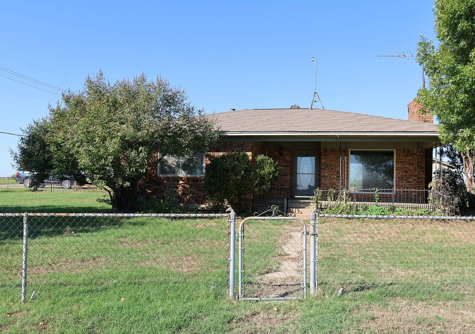 2 Bed 1 Bath 5.5 Acre Horse Property in Crossroads — Photo 1