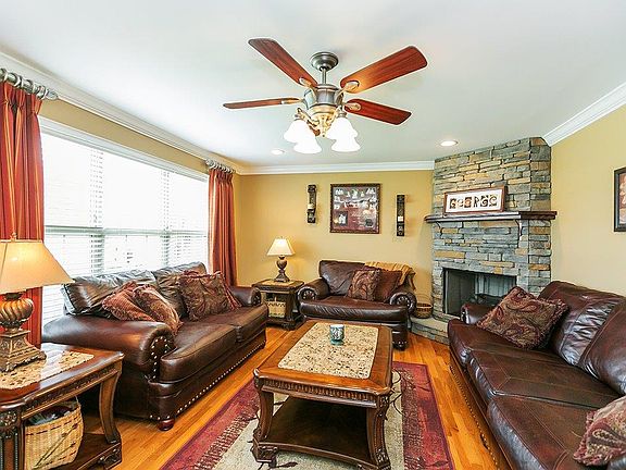 5th image of 213 General Cleburn Dr