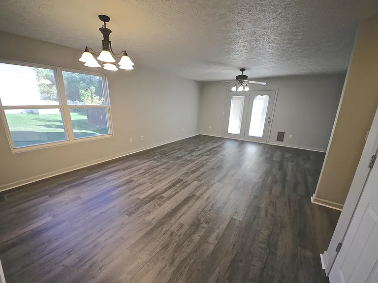 876 E Meadowlands Dr — Photo 6