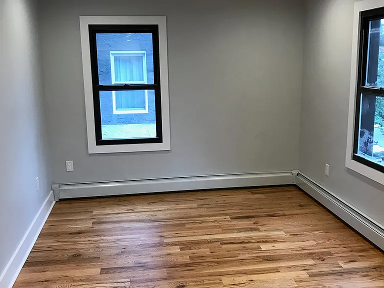 1508 E 98th St #2 — Photo 3