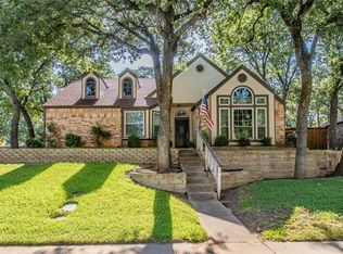 1606 Woodpath Dr, Euless, TX 76039