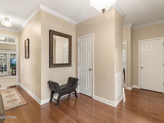 5th image of 1629 Silver Oaks Ln