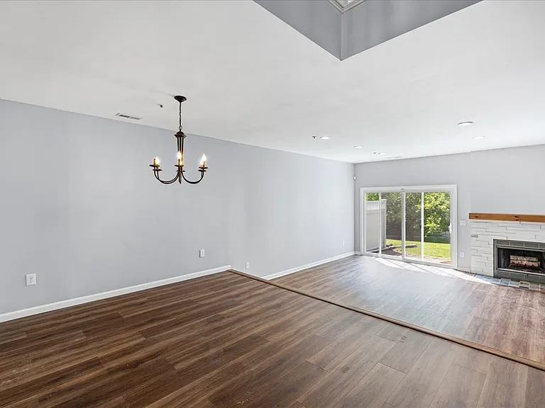 1314 Chanticleer Cherry — Photo 24