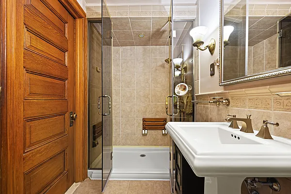 Sold by Real Broker NY LLC | media 27