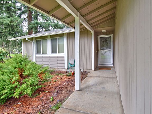 3rd image of 520 NE 128th Ave