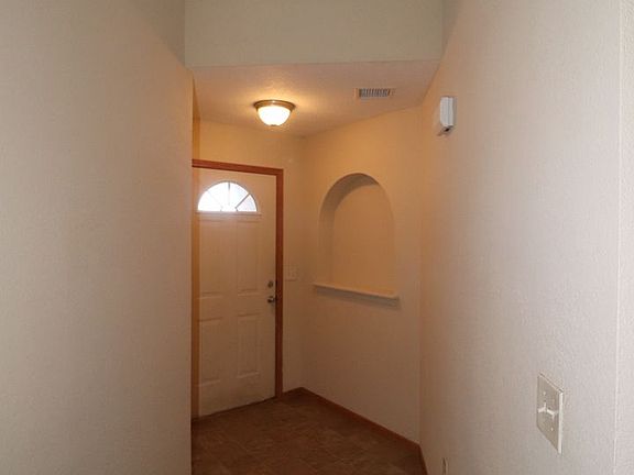 2nd image of 1607 Clover Dr