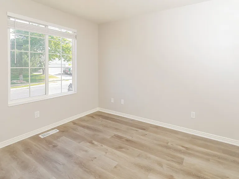 486 W 225 N — Photo 15
