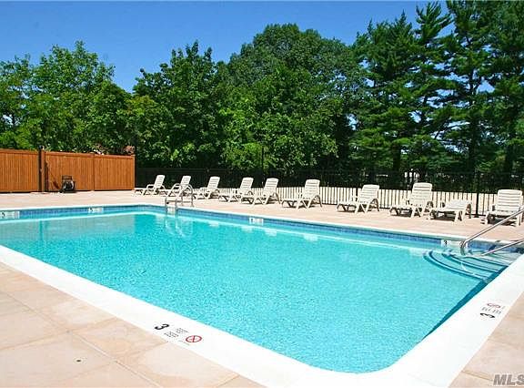 2nd image of 175 Maple Ave APT 1G