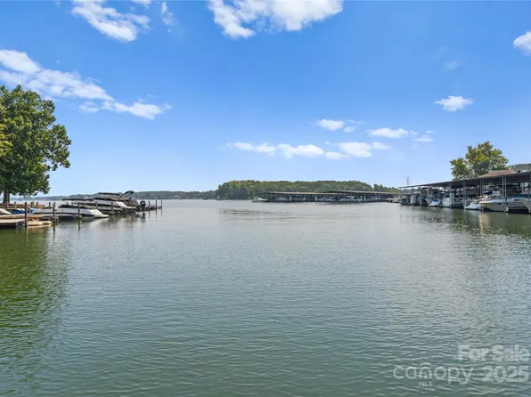 7997 Redbird Ln, Sherrills Ford, NC 28673