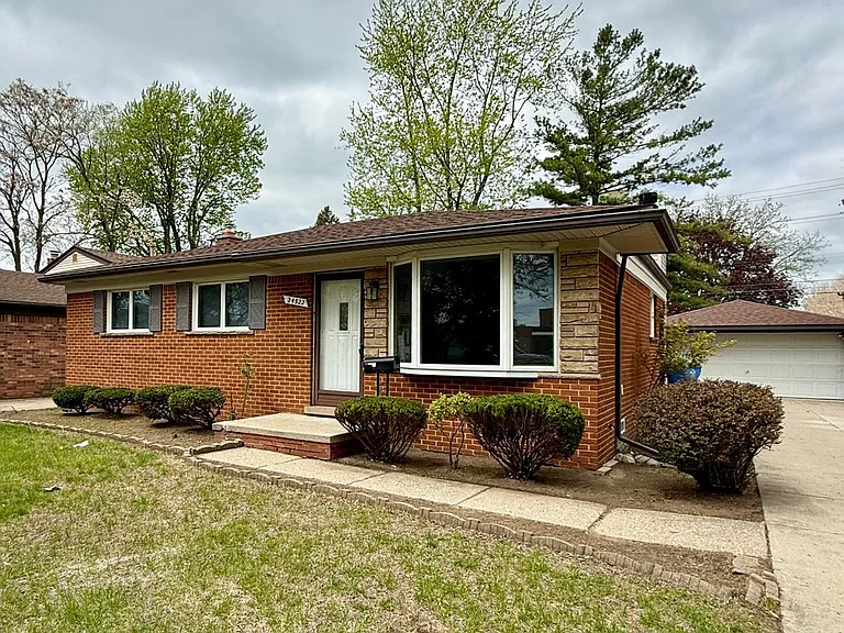24522 Hass St — Photo 2