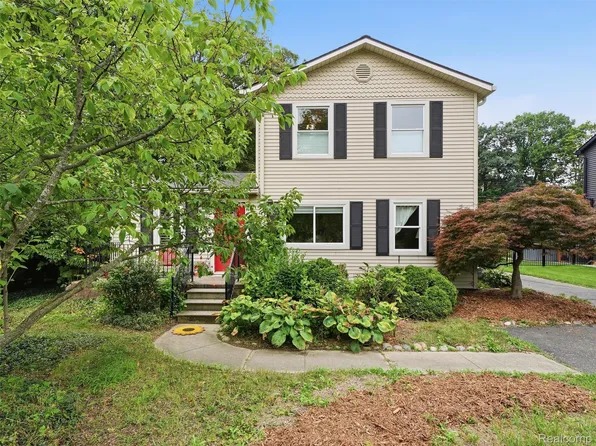 15525 Marilyn Ave, Plymouth, MI 48170