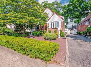 249 Emerson Pl, Valley Stream, NY 11580