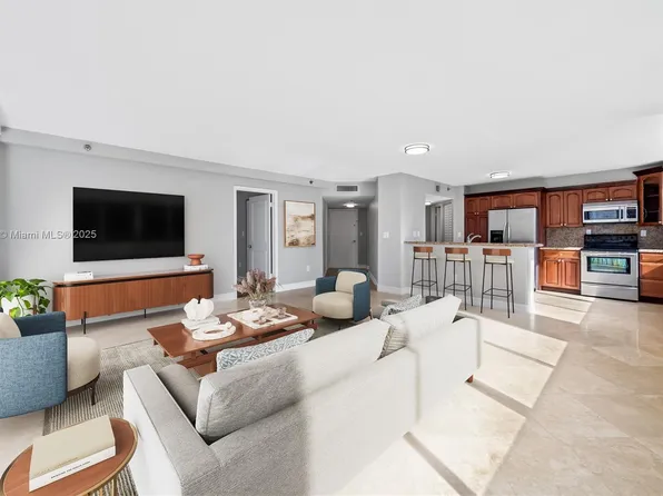 540 Brickell Key Dr APT 815, Miami, FL 33131