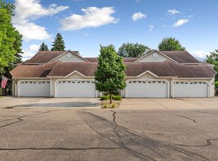 994 Hill Ct, Shoreview, MN 55126