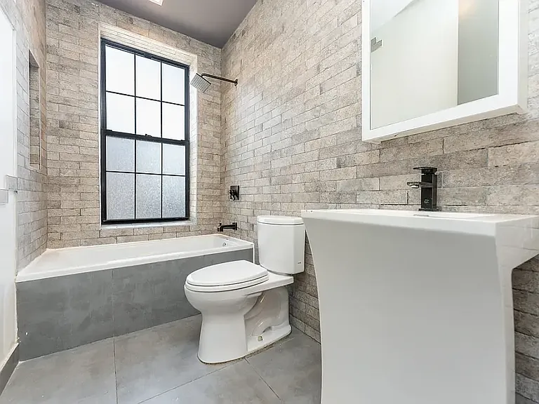 1649 Summerfield St #2A — Photo 3