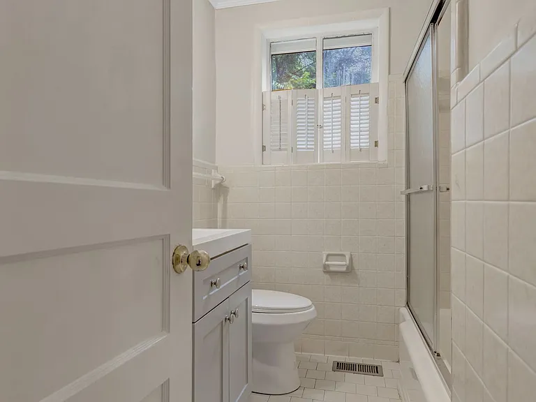 1301 Mercury Dr — Photo 18