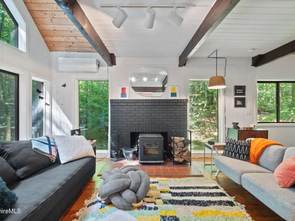 311 Tamarack Trl, Sandisfield, MA 01255
