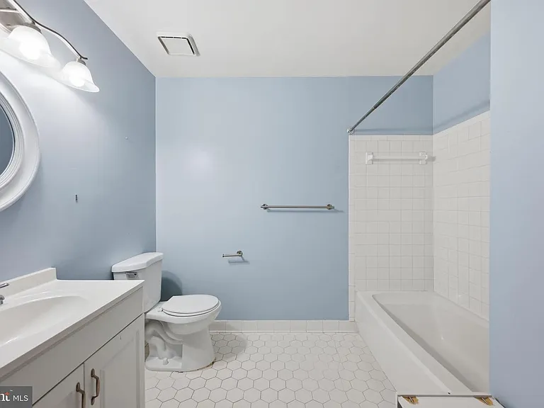 933 Hillside Lake Ter #110 — Photo 22