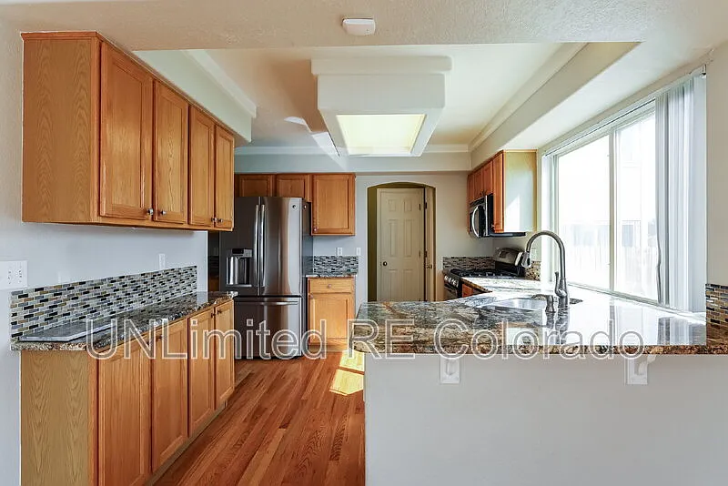 3 bed, 3.0 bath, 1930 sqft, $2,799 — Photo 4