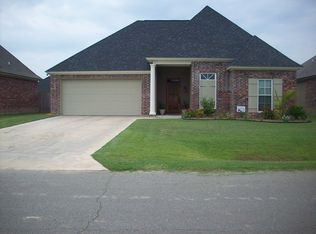105 Silver Glen Dr, Scott, LA 70583