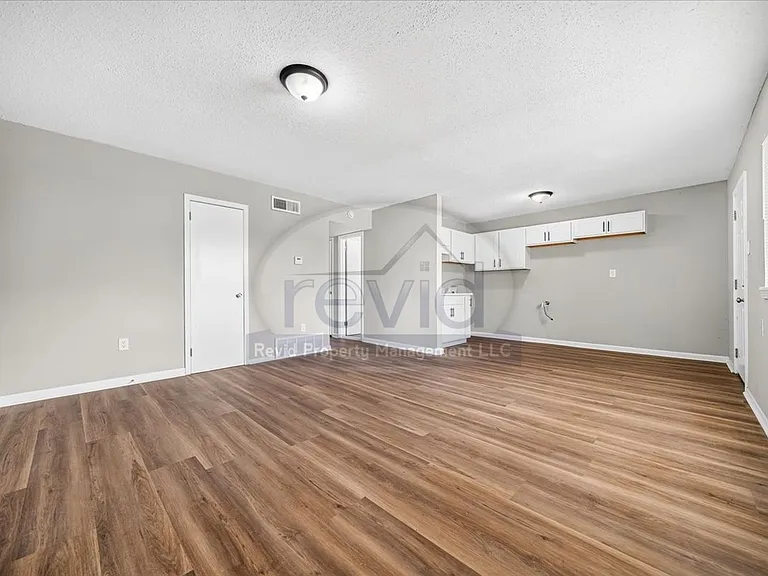 708 Hastings — Photo 23