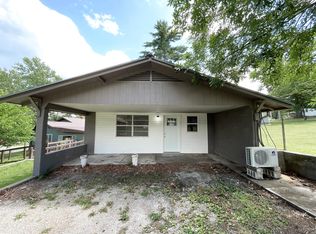 624 1/2 E South St, Neosho, MO 64850