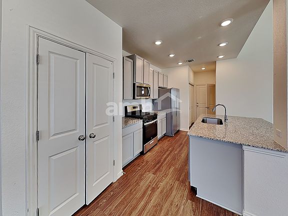 2nd image of 207 Pebble Creek Run