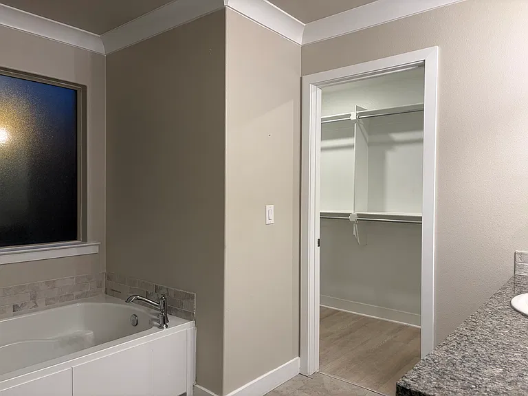 13716 Sherman Ave — Photo 18
