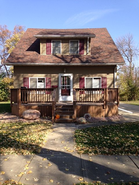 1st image of 401 E 1st St