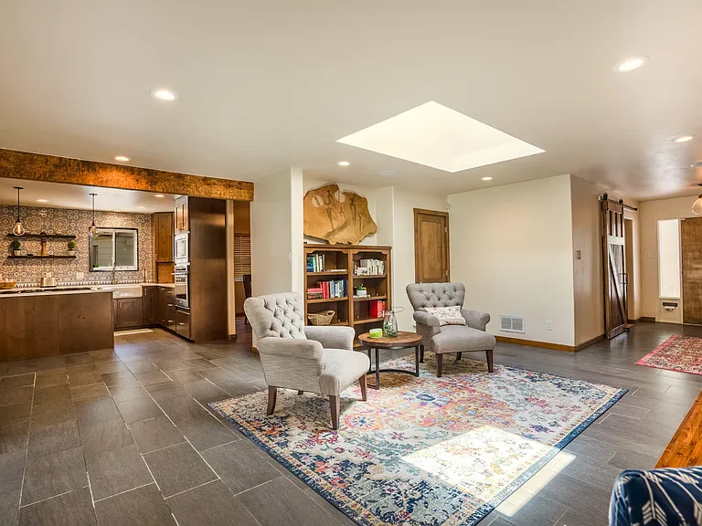 1623 San Patricio Ave SW — Photo 5