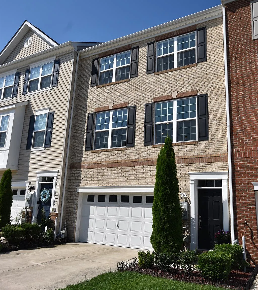 3 bed, 4.0 bath, 2952 sqft, $3,300 — Photo 3