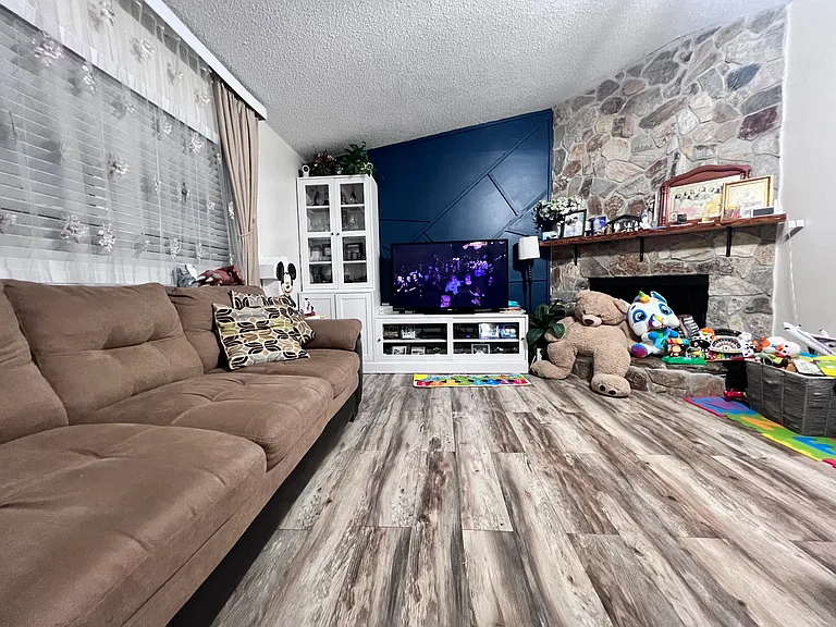 101 Turin Way — Photo 2