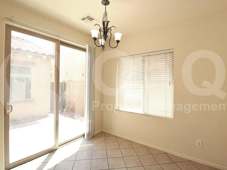 9120 W Hubbell St — Photo 8