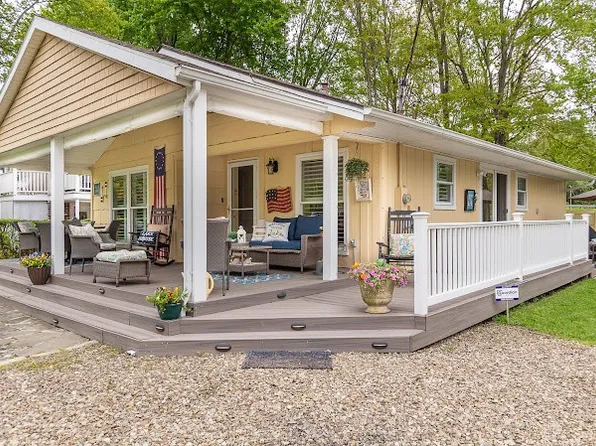10544 Mohawk Rd, Conneaut Lake, PA 16316