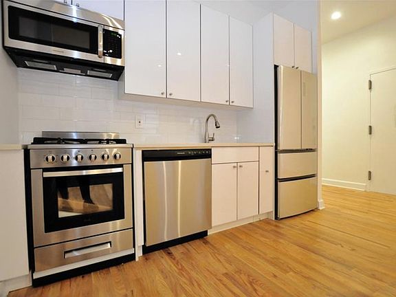 3rd image of 38 E 58th St #5B
