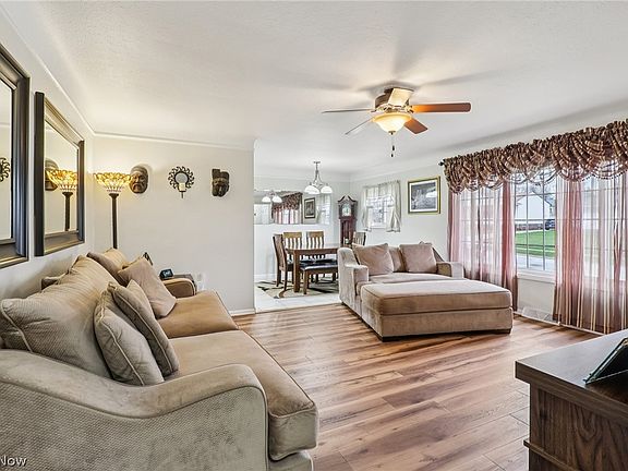 4th image of 10951 Sharon Dr