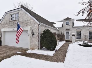 35 Hillcrest Dr, Sugar Grove, IL 60554