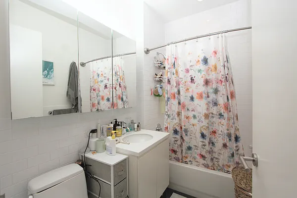 Rented by R New York | media 16
