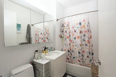 Rented by R New York