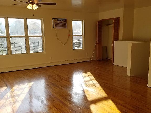 4th image of 669 Ashford St #2